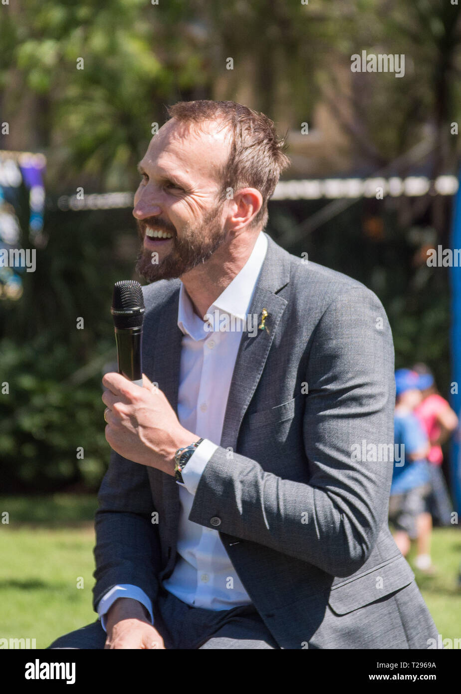 Sydney, Australien. 31 Mär, 2019. Australian football player Mark Schwarzer gibt eine Rede während der offiziellen FIFA-Frauen WM-Trophäe zeigen zuerst Flotte Park in der Nähe des Circular Quay Wharf in Sydney, Australien, am 31. März 2019. Credit: Hu Jingchen/Xinhua/Alamy leben Nachrichten Stockfoto