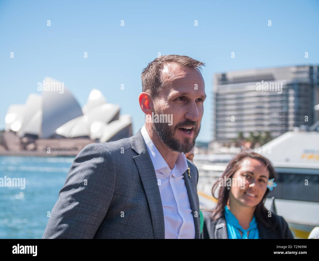 Sydney, Australien. 31 Mär, 2019. Australian football player Mark Schwarzer gibt eine Rede während der offiziellen FIFA-Frauen WM-Trophäe zeigen zuerst Flotte Park in der Nähe des Circular Quay Wharf in Sydney, Australien, am 31. März 2019. Credit: Hu Jingchen/Xinhua/Alamy leben Nachrichten Stockfoto