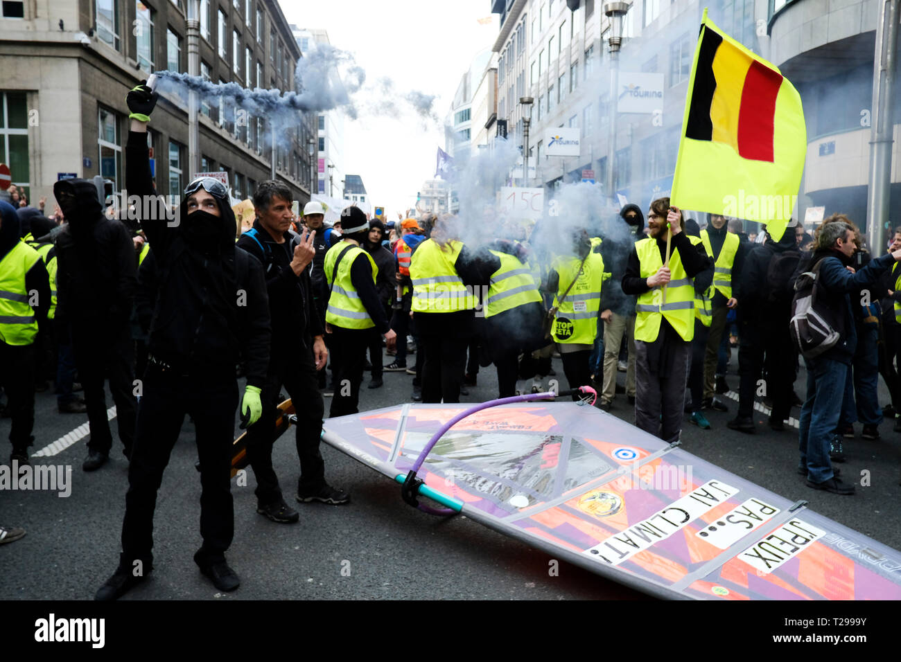 Brüssel, Belgien. 31. März 2019. Die Menschen beteiligen sich an der "Aufstieg für Klima: 5. belgischen und europäischen März". Alexandros Michailidis/Alamy leben Nachrichten Stockfoto