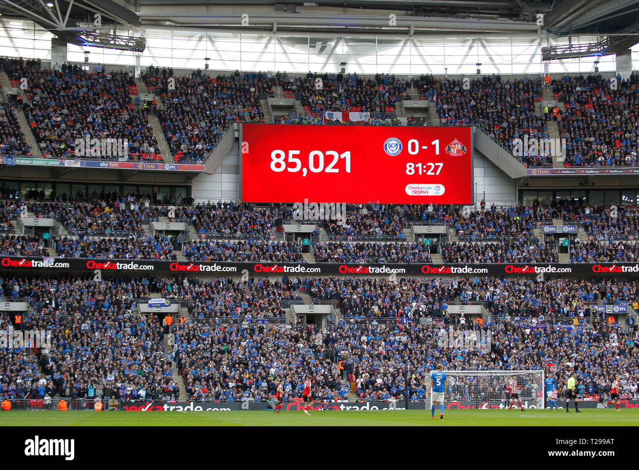 England Fans Im Neuen Wembley Stadion Stockfotografie Alamy