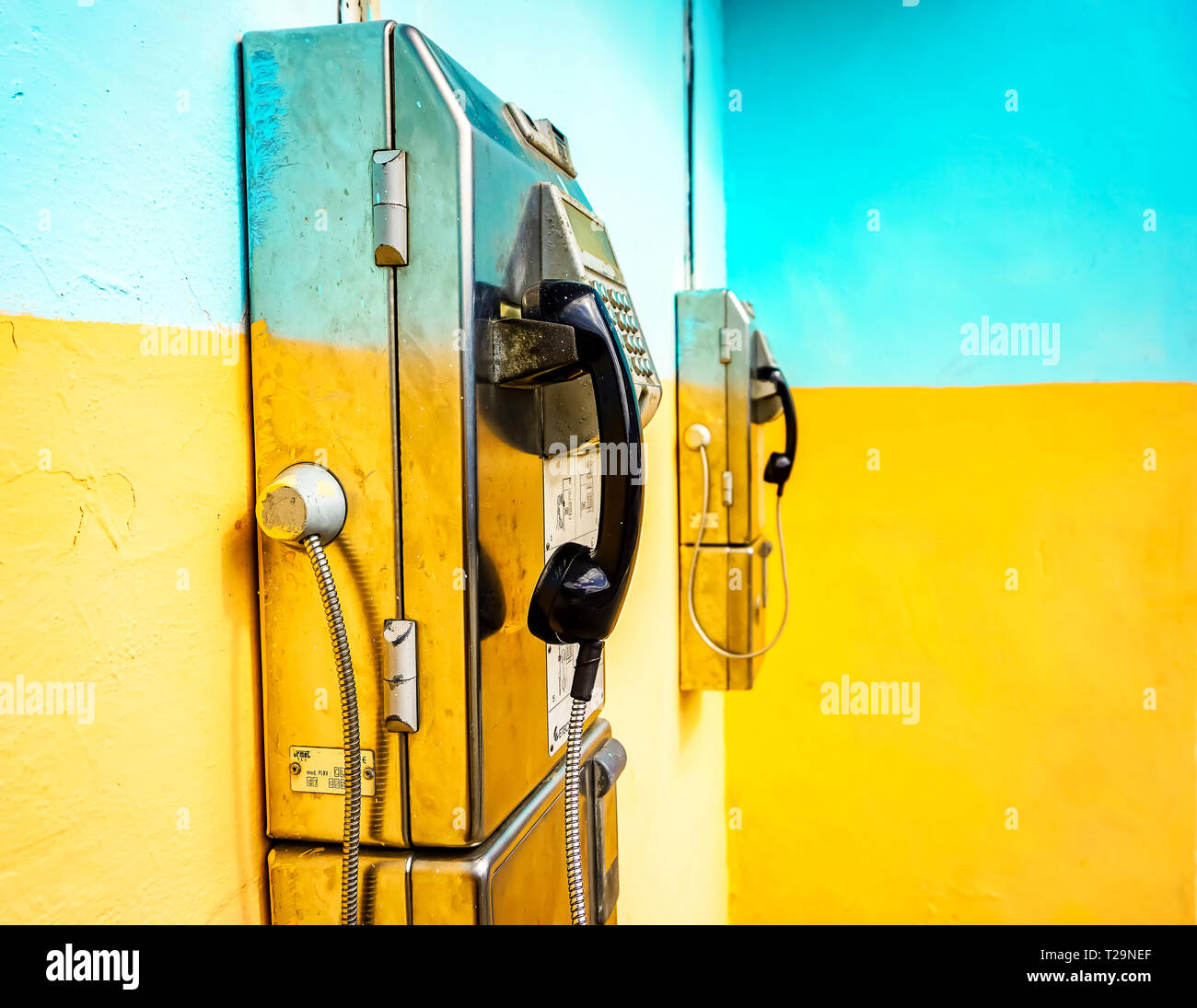 Kuba und die Menschen. Sie können in diesem Bild sehen, wie die denkrichtung ist. Sie Malerei über das Feld. Sie können die Flecken auf dem Feld sehen. Stockfoto