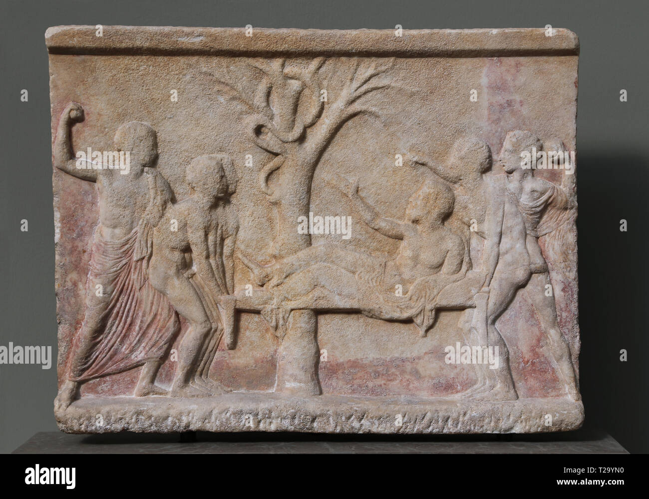 Ein Geschenk für den Gott der Heilung, Asklepios. Marmorrelief aus Mazedonien. C 420 v. Chr.. NY Carlsberg Glyptotek. Dänemark. Stockfoto