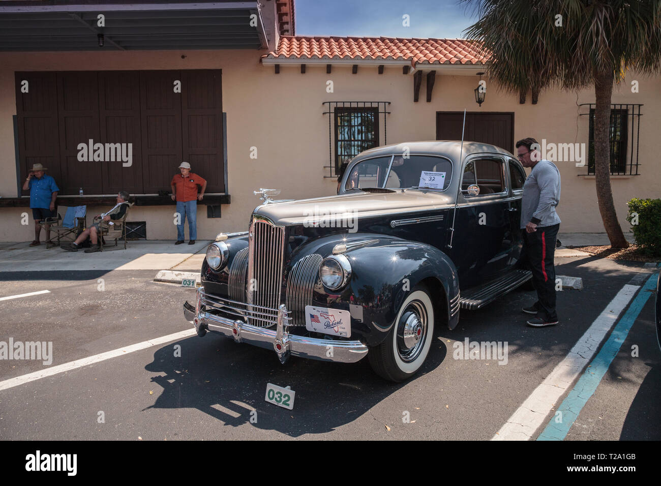 Naples, Florida, USA - März 23,2019: 1941 Packard 110 Club Coupe auf der 32. jährlichen Neapel Depot Classic Car Show in Naples, Florida. Nur redaktionell. Stockfoto