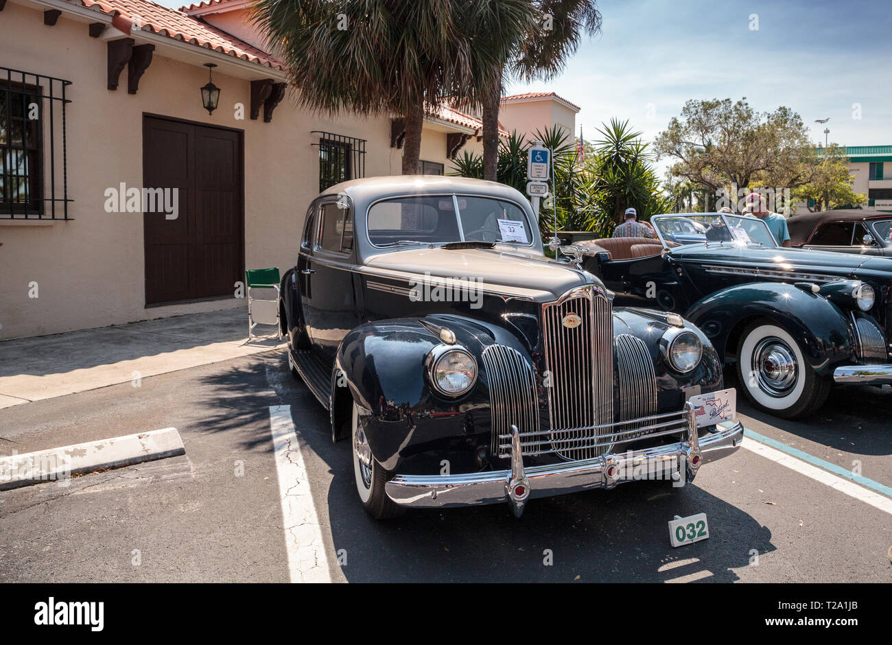 Naples, Florida, USA - März 23,2019: 1941 Packard 110 Club Coupe auf der 32. jährlichen Neapel Depot Classic Car Show in Naples, Florida. Nur redaktionell. Stockfoto