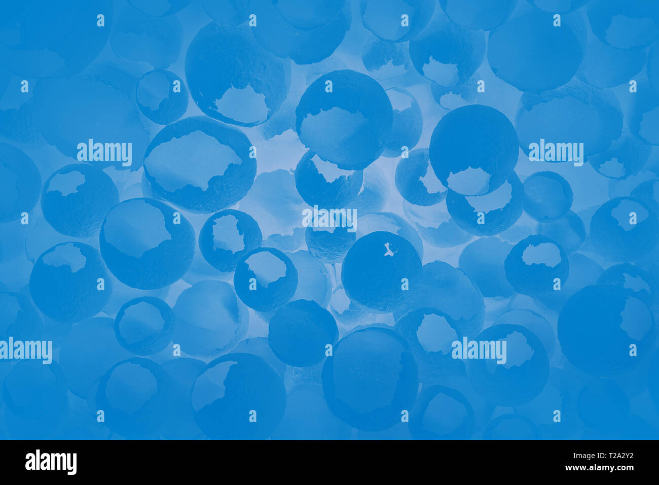 Knickeier Muster wie bunten Hintergrund. Ansicht von oben, flach, selektive konzentrieren. Ostern kreative minimalen Begriff. Eggshell Textur für Kunst Hintergrund Stockfoto