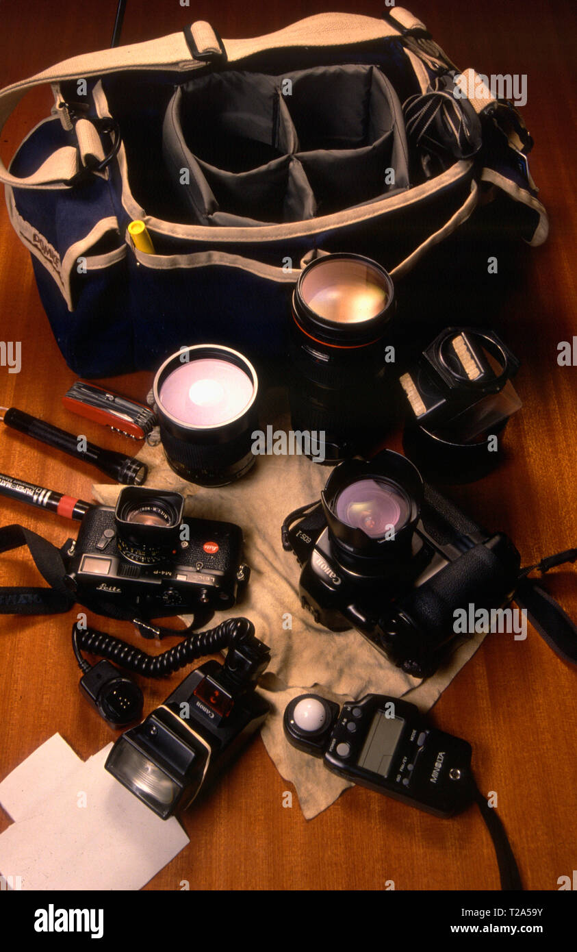 Leica M4-P, Canon Eos 1, 24 mm, 35 mm, 80-200 Zoom, 500, Spiegel Objektiv, Domke Kamera Tasche, Minolta Belichtungsmesser, EX430, Flash, Kamera, Kameras Stockfoto