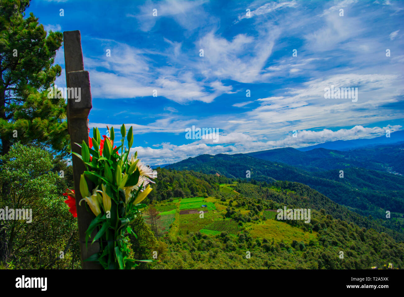 Mirador El granizo lugar Sagrado por los Pueblos Mayas en cajola Xela, Vista Al Gran Valle de los Altos xelaju noj. y los Municipios montañas volcanes Stockfoto