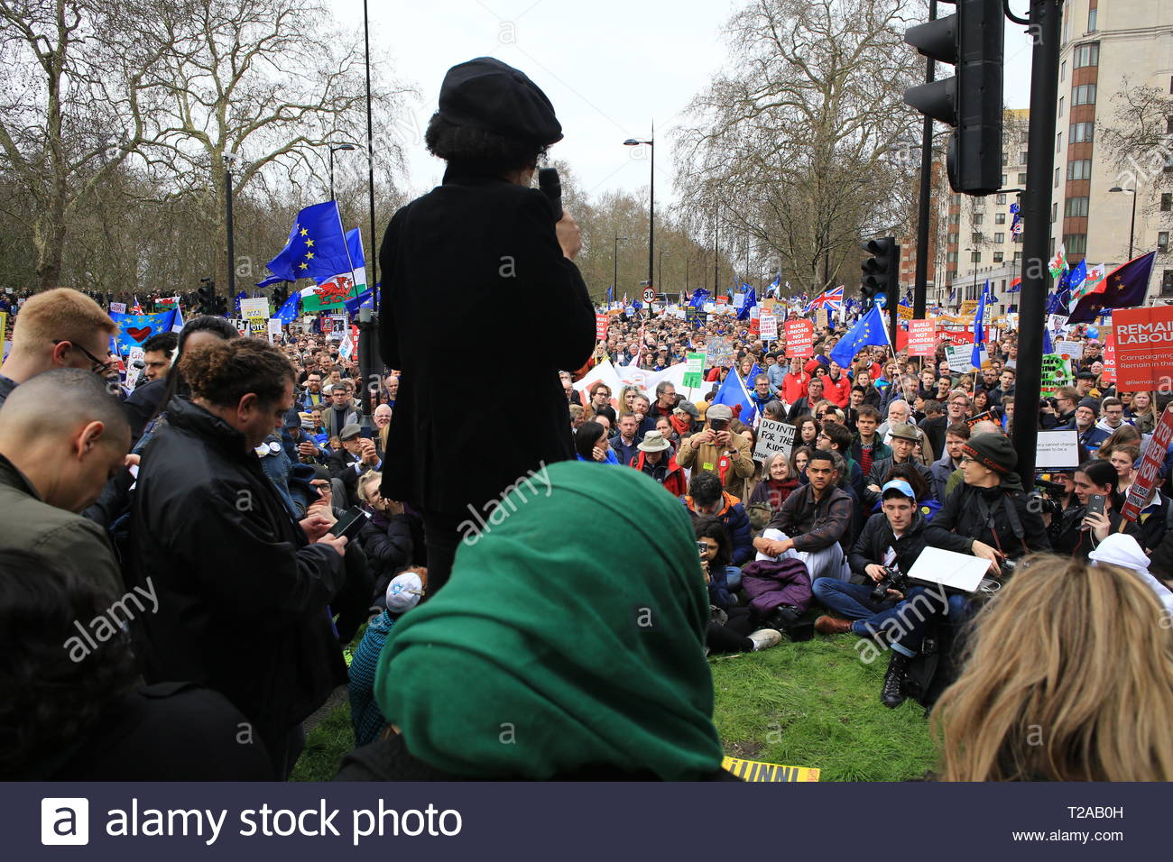 Chi Onwurah MP Adressen einen Abschnitt der Masse während einer Volksabstimmung Protest in London Stockfoto