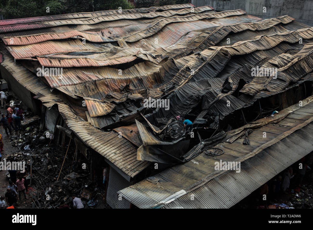 Dhaka, Bangladesch. 30 Mär, 2019. Feuer Tragödie am Gulshan DNCC Markt brach ein Feuer in der Küche Markt von Dhaka, der Hauptstadt von North City Corporation (Dncc) in Gulshan 1 Bereich wurde komplett verbrannt. Das Feuer war um 9:30 Uhr gelöscht, die von großen AKM Shakil Nawaz, Direktor (Betrieb und Wartung) von Feuerwehr und Zivilschutz bestätigt. Rund 291 Geschäfte waren im Feuer ausgebrannt. Fast alles auf dem Markt verwandelte sich in Asche. Quelle: Md. Rakibul Hasan/Pacific Press/Alamy leben Nachrichten Stockfoto