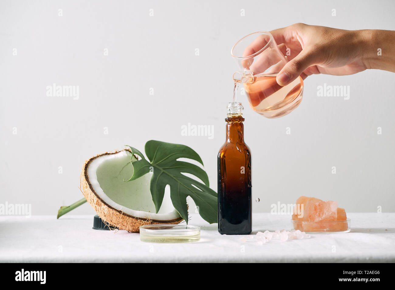 Kosmetischer natur Hautpflege und ätherische Öle Aromatherapie. Organic Natural Science Schönheit Produkt. pflanzliche Alternative Medizin. Mock up. Stockfoto