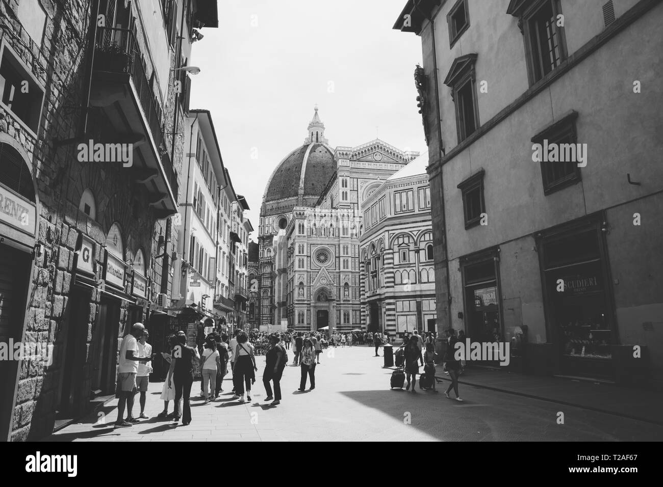 Florenz, Italien, 24. Juni 2018: Panoramablick auf der Piazza del Duomo und der Kathedrale Santa Maria del Fiore (Kathedrale der Heiligen Maria der Blume). P Stockfoto