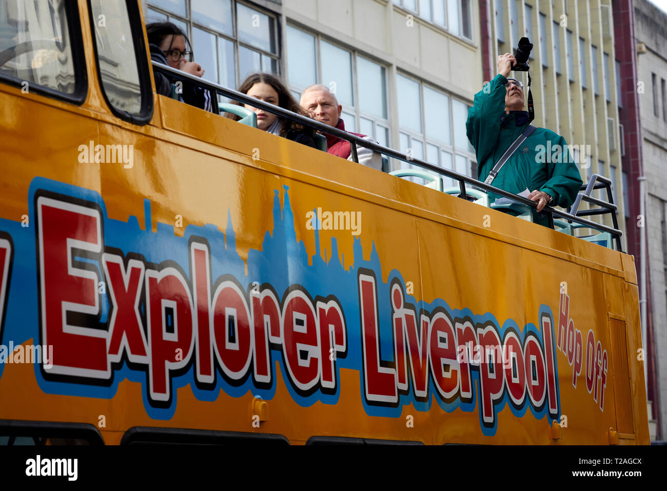 Explorer Liverpool oben offenen Hop on-Hop off-touristische Double Decker Bus Stockfoto