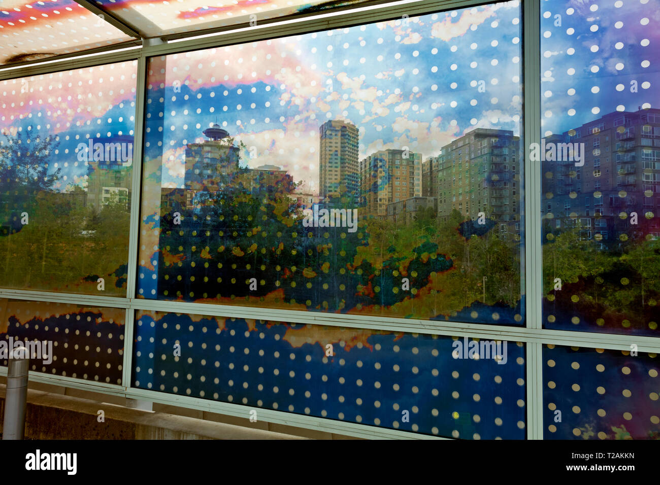 WA16083-00...WASHINGTON - Blick auf die Skyline von Seattle und die Space Needle vom Seattle Sculpture Park. 2018 Stockfoto