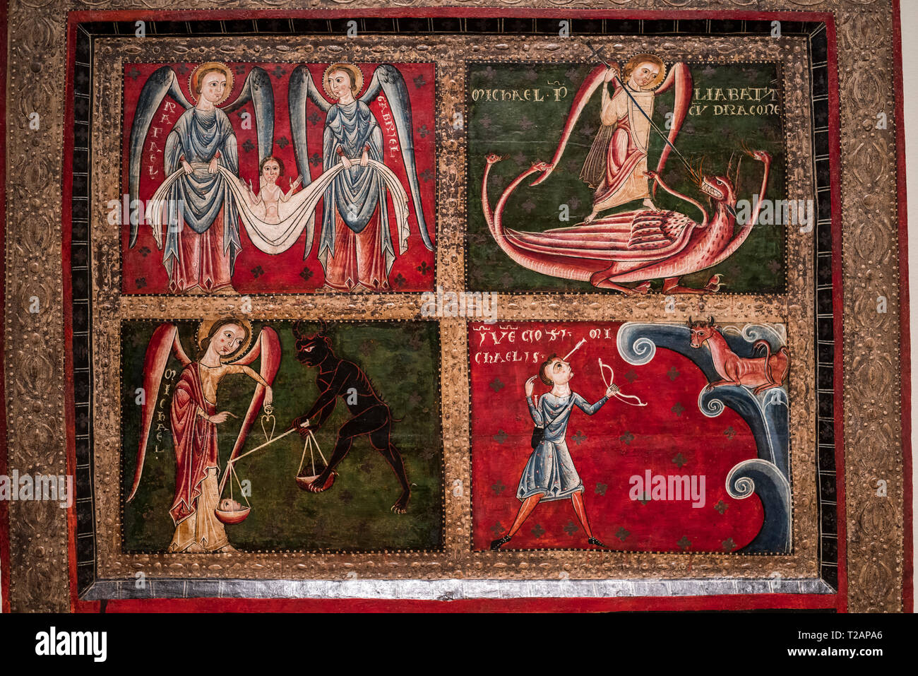 Romanische Kunst in das nationale Kunstmuseum von Katalonien, Barcrelona, Altar frontal der Erzengel (zweites Viertel des 13. Jahrhunderts). Stockfoto