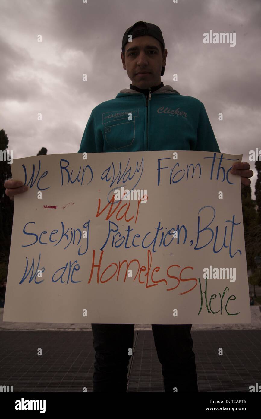 Flüchtling Proteste gegen EU-Türkei (flüchtling). Schild "Wir flohen vor dem Krieg hier wir obdachlos sind". 13.03.2019 | Verwendung weltweit Stockfoto