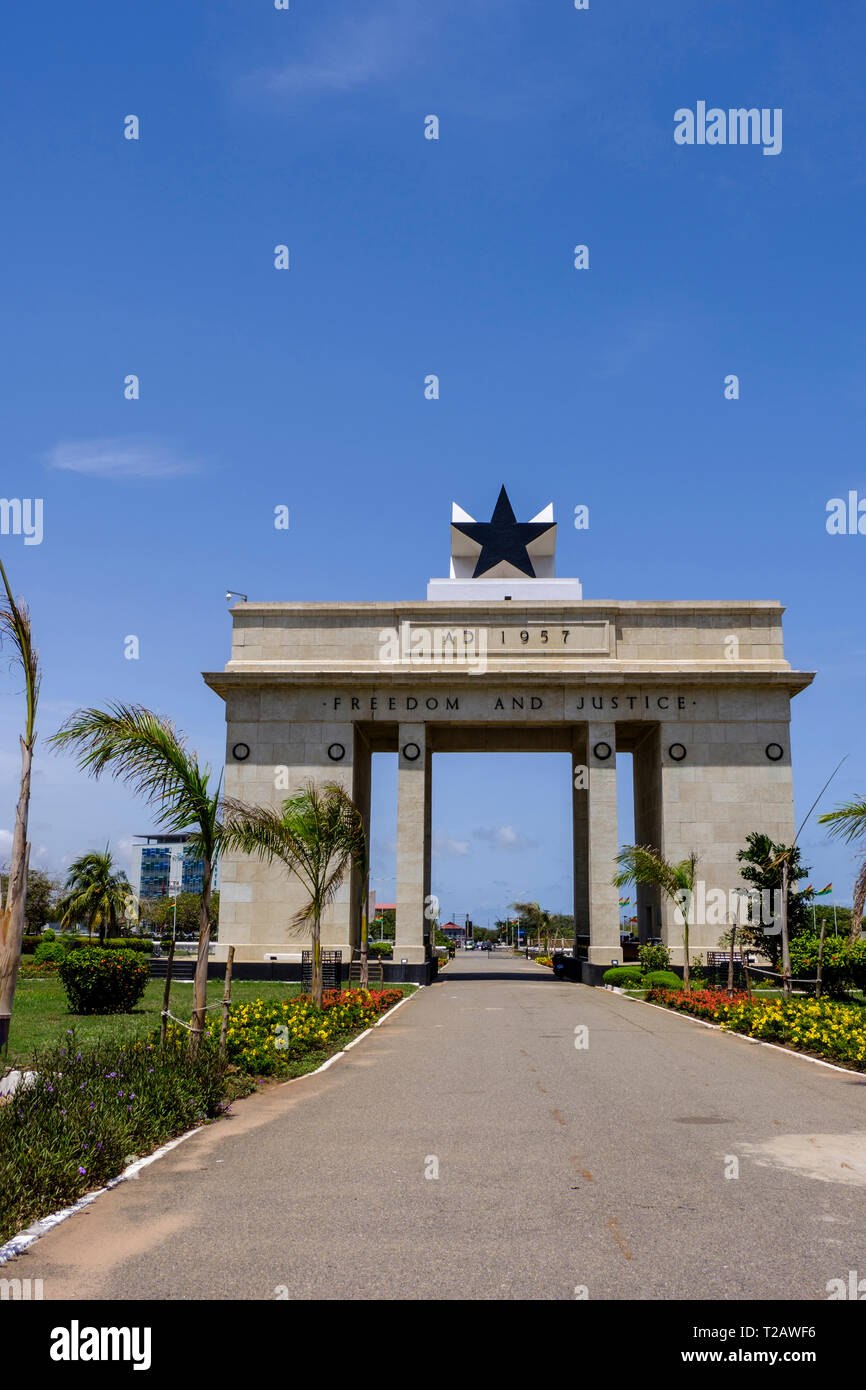 ACCRA, GHANA - 11. APRIL 2018: Black Star Gate Denkmal ist Teil der Platz der Unabhängigkeit, Schauplatz für Independence Day Paraden und nationalen Feiern Stockfoto