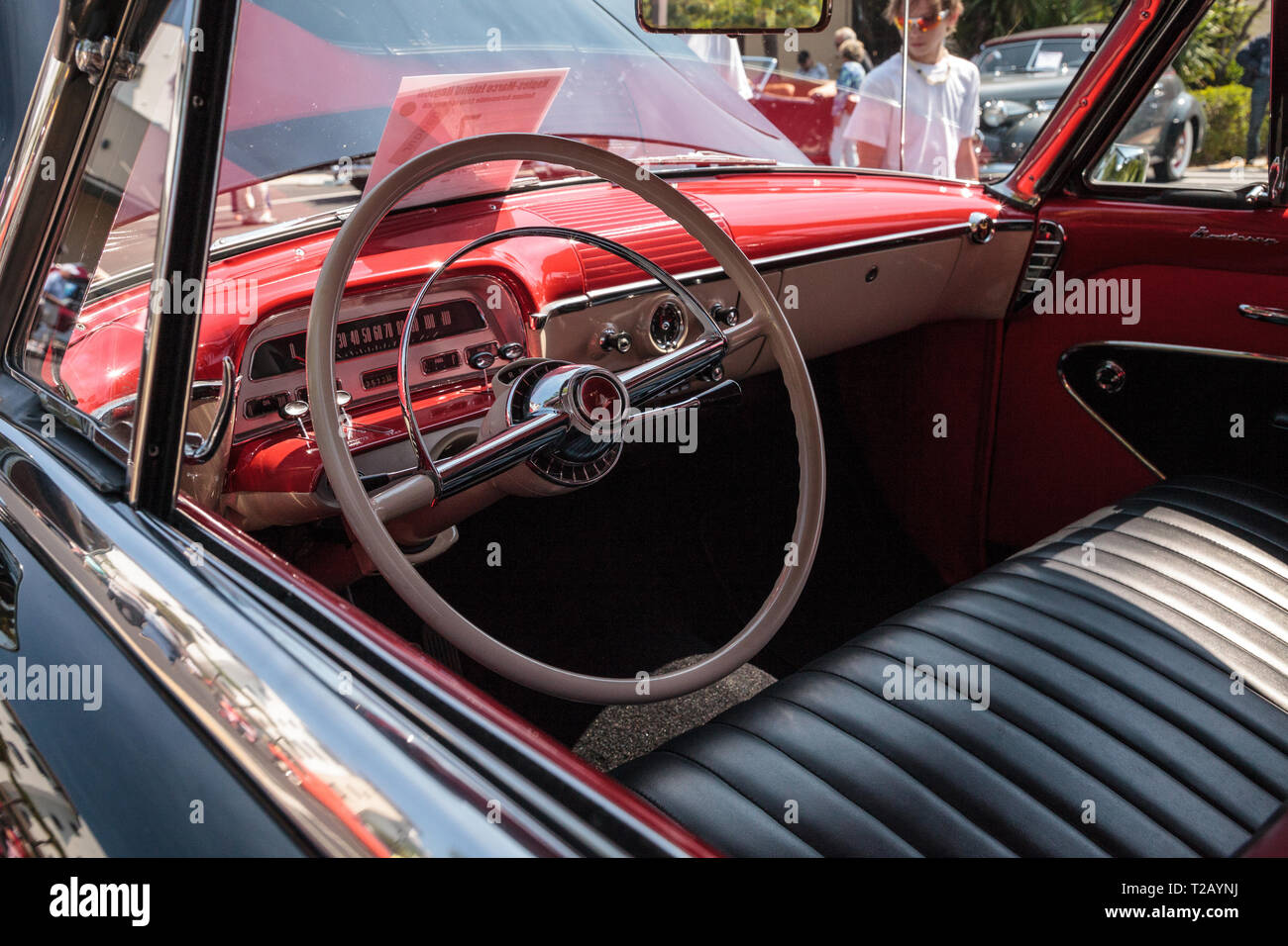 Naples, Florida, USA - März 23,2019: Schwarz 1954 Mercury Monterey Cabriolet auf der 32. jährlichen Neapel Depot Classic Car Show in Naples, Florida. Edi Stockfoto