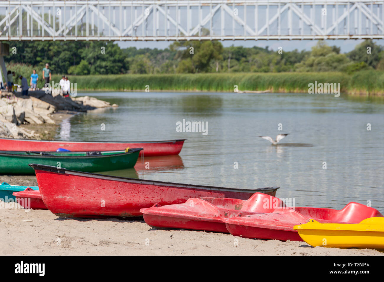 Angeln und Kajak auf Rouge River, Toronto, Kanada Stockfoto