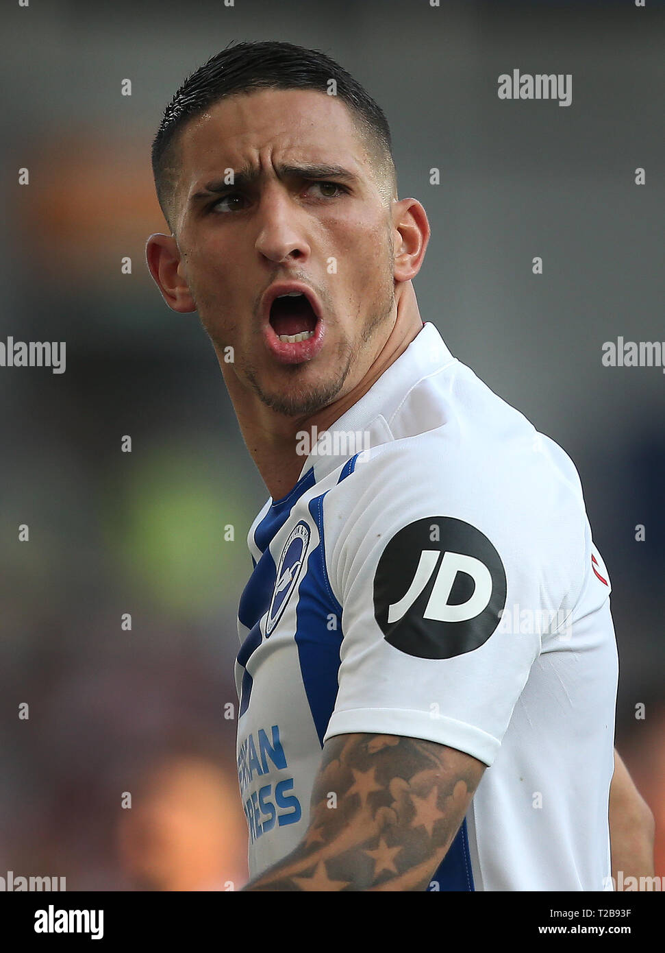 Von Brighton Anthony Knockaert Gesten an die linienrichter während der Englischen Premier League Match zwischen Brighton und Hove Albion Southampton an der Amex Stadion in Brighton. 30. März 2019 Foto James Boardman/Tele Bilder Redaktion nur verwenden. Keine Verwendung mit nicht autorisierten Audio-, Video-, Daten-, Spielpläne, Verein/liga Logos oder "live" Dienstleistungen. On-line-in-Match mit 120 Bildern beschränkt, kein Video-Emulation. Keine Verwendung in Wetten, Spiele oder einzelne Verein/Liga/player Publikationen. Stockfoto