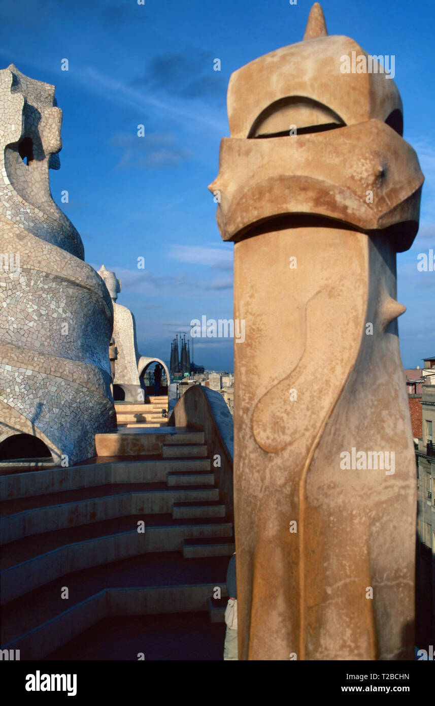 Die Schornsteine der Casa Mila, Barcelona, Spanien Stockfoto