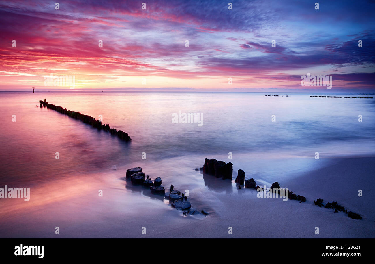 Dramatischen Sonnenuntergang über der Ostsee, Polen Stockfoto
