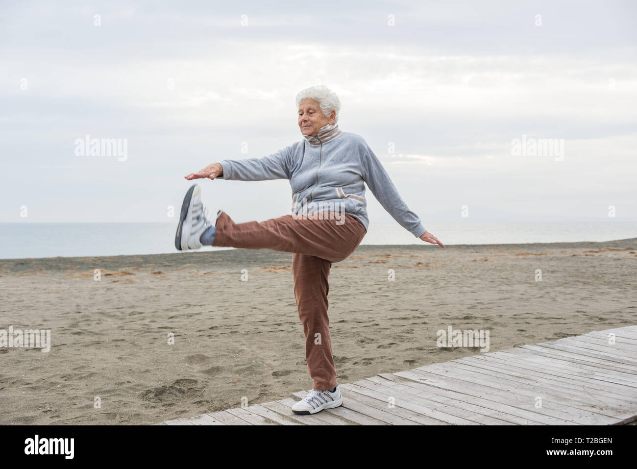 Ältere Frau Training Outdoor Stockfoto