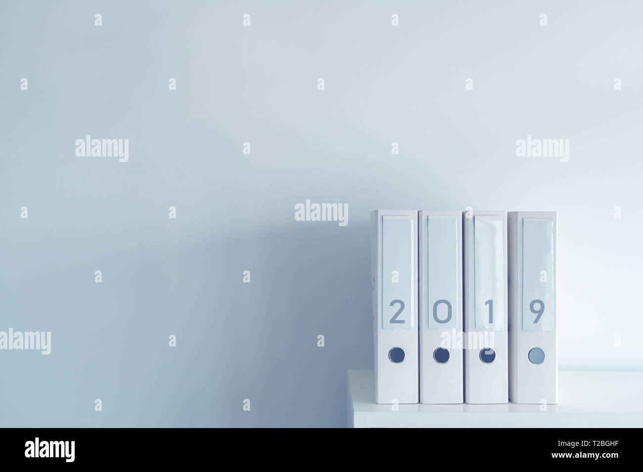 2019 Geschäftsjahr Ringbücher im Büro mit leeren weißen Raum kopieren Stockfoto