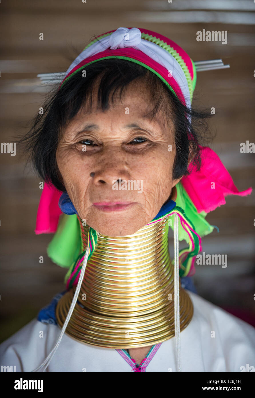 Baan Tong Luang Chiang Mai Thailand 16 April 2018 Portrait von langen Hals Karen Stockfoto