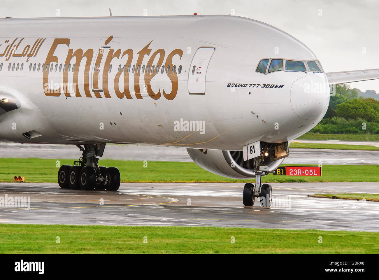 Emirates Airlines Boeing 777-300 er am Flughafen Manchester. Stockfoto