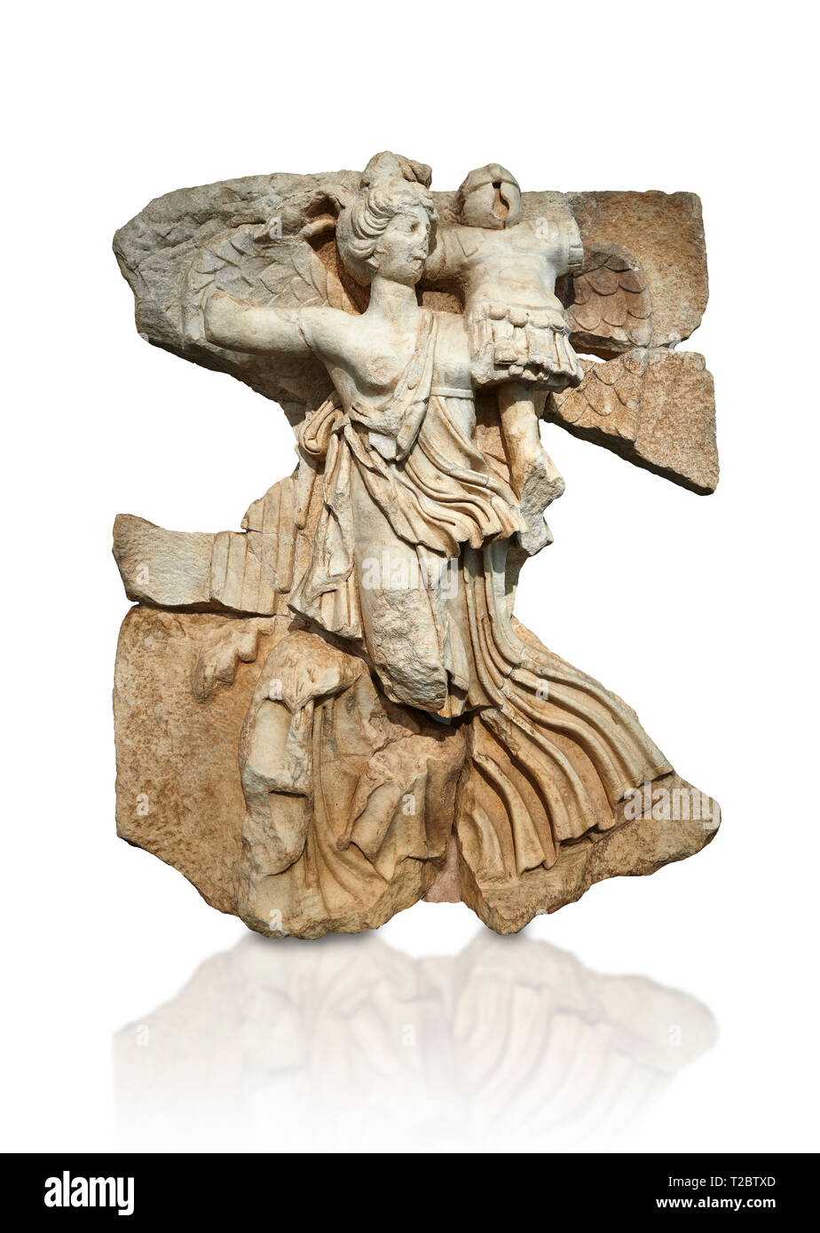 Römische Sebasteion Entlastung Skulptur der Göttin Sieg, Afrodisias Museum, Aphrodisias, Türkei. Vor einem weißen Hintergrund. Eine geflügelte Göttin Vi. Stockfoto