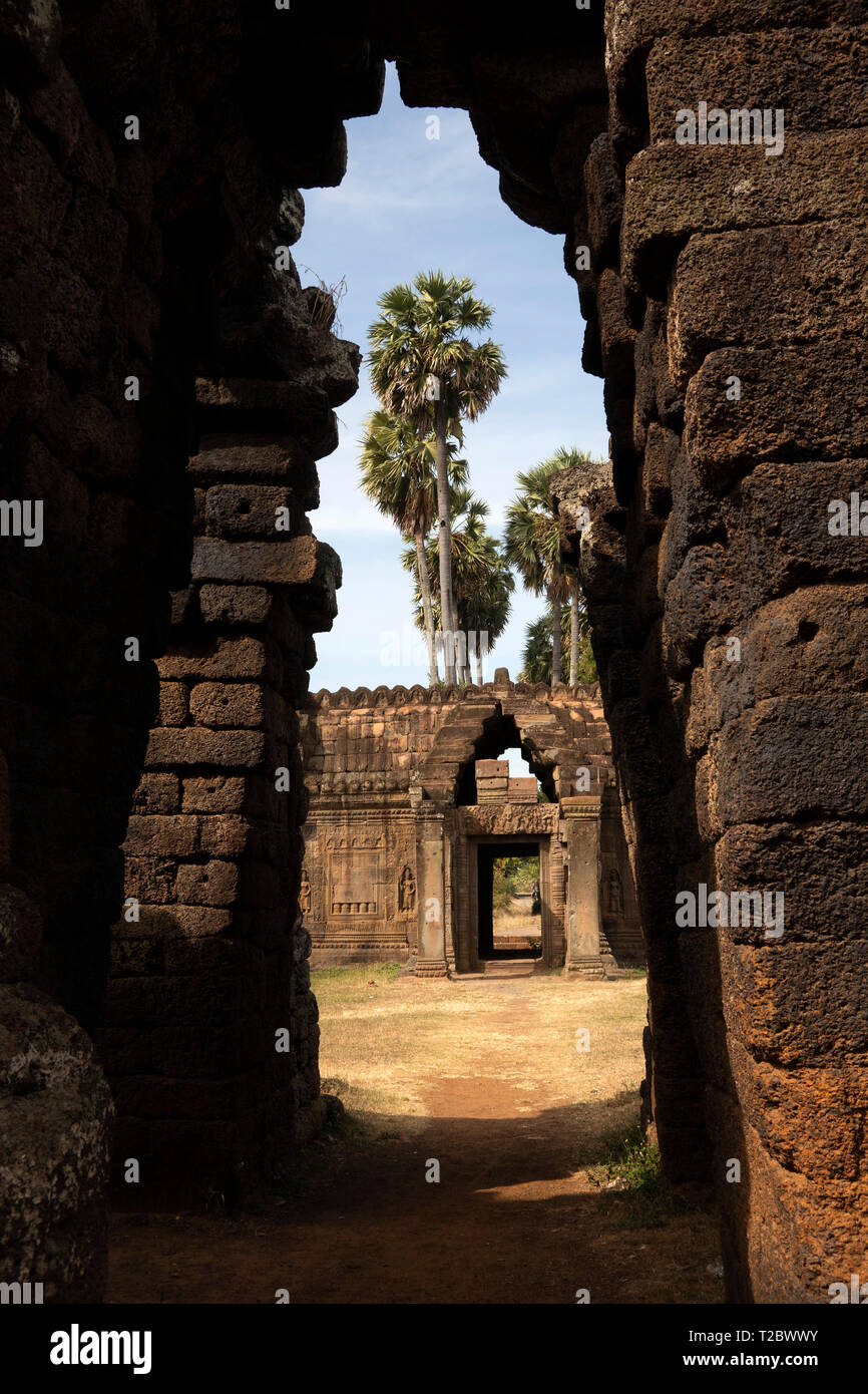Kambodscha, Kampong (Kompong Cham), Banteay Prei Nokor, Gateway durch die antiken Mauern der historischen Tempel Wat Nokor Stockfoto