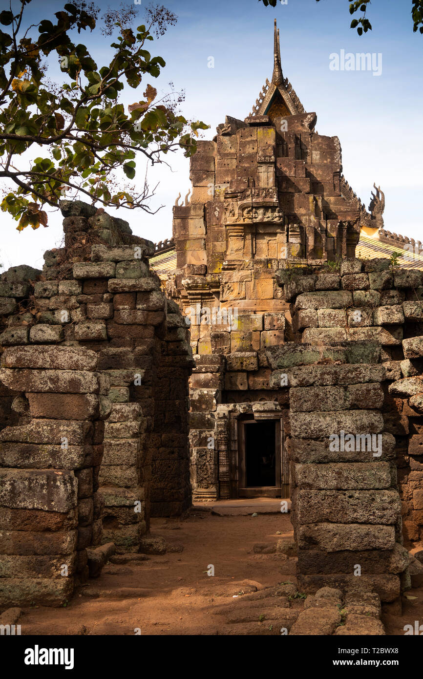 Kambodscha, Kampong (Kompong Cham), Banteay Prei Nokor, Gateway durch die antiken Mauern der historischen Tempel Wat Nokor Stockfoto