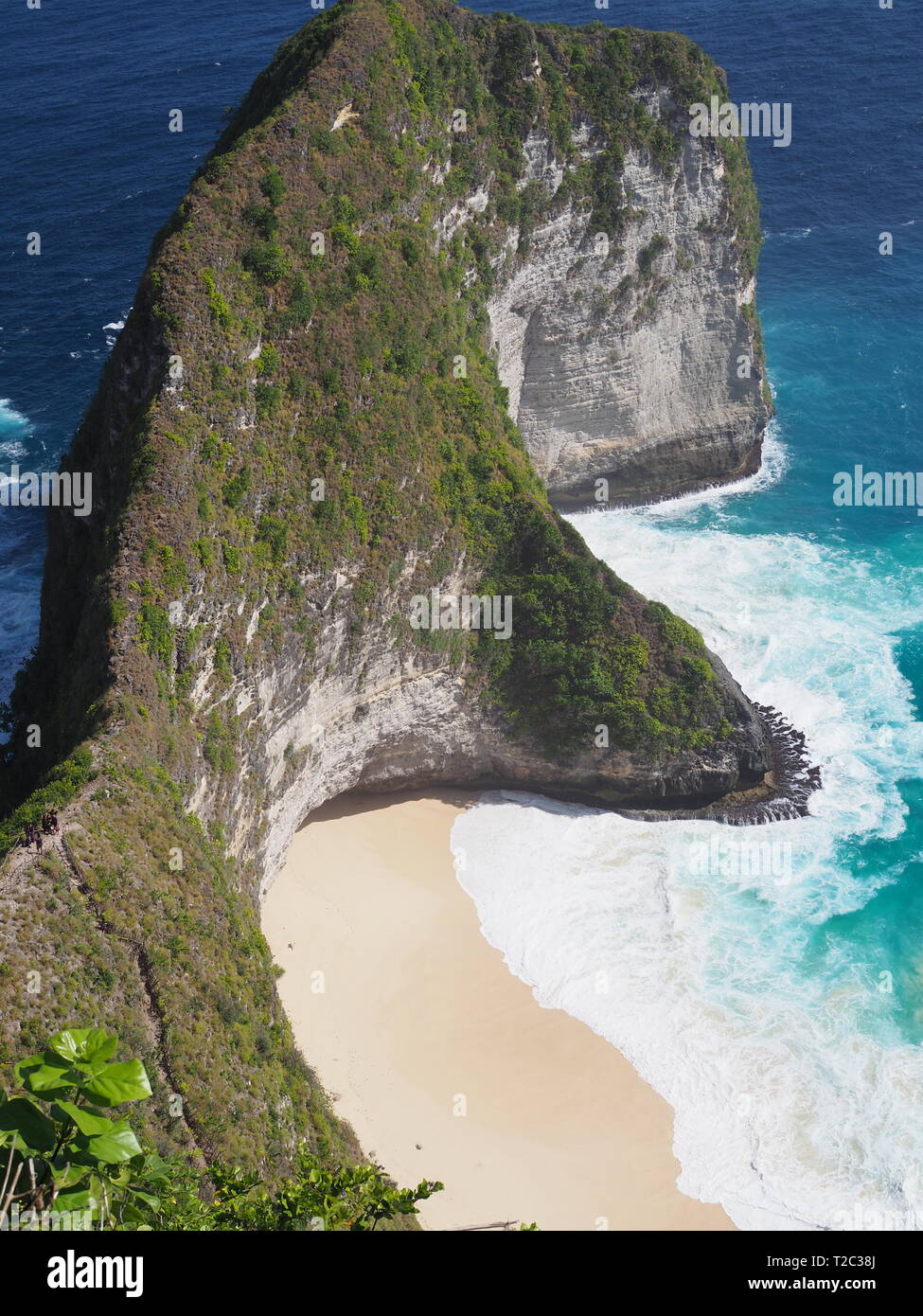 Ansicht von oben Kelingking Strand, Nusa Penida, Indonesien Stockfoto