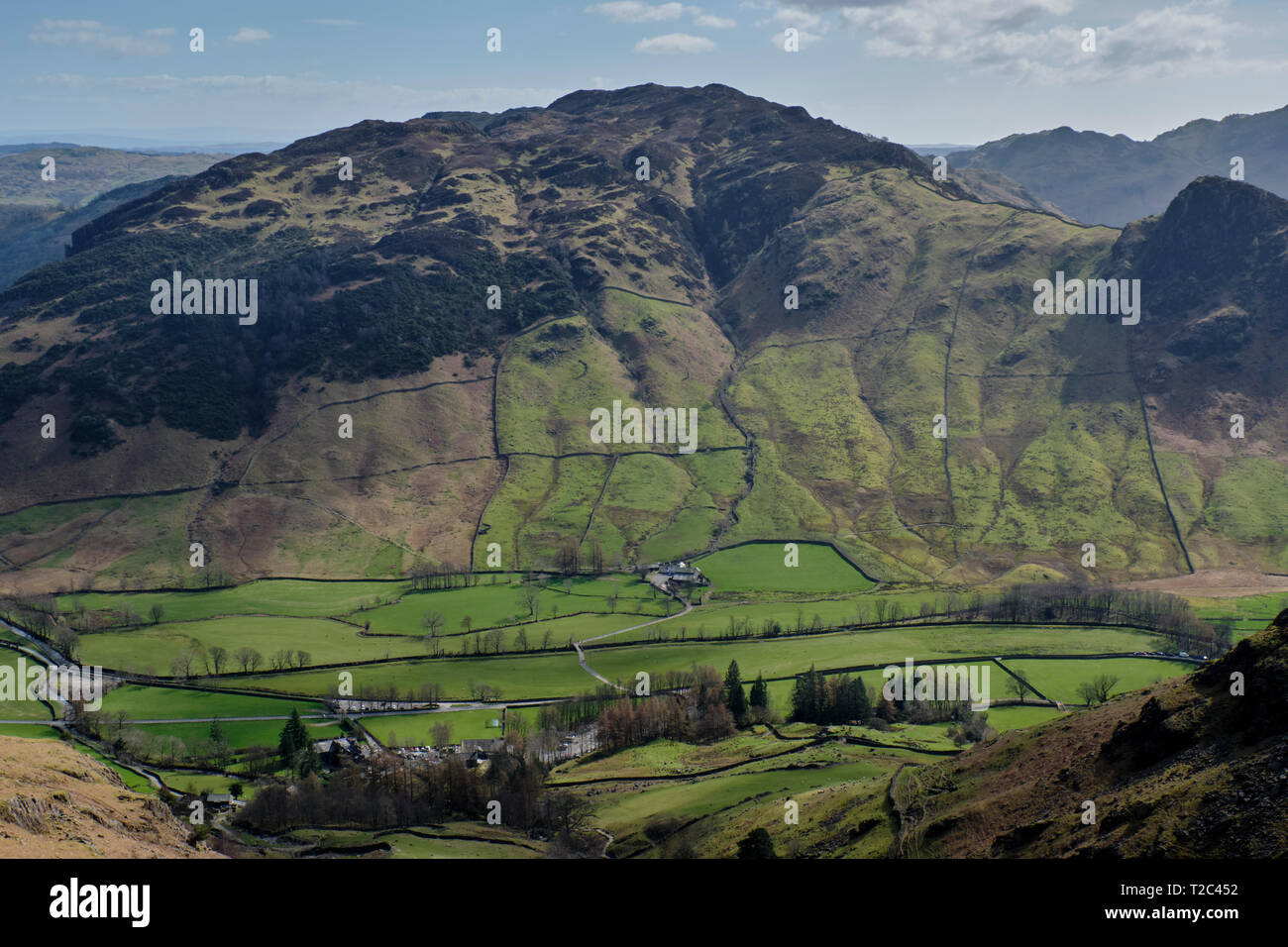 Lingmoor fiel und die Langdale Valley von stickle Ghyll, Langdale, Lake District, Cumbria gesehen Stockfoto