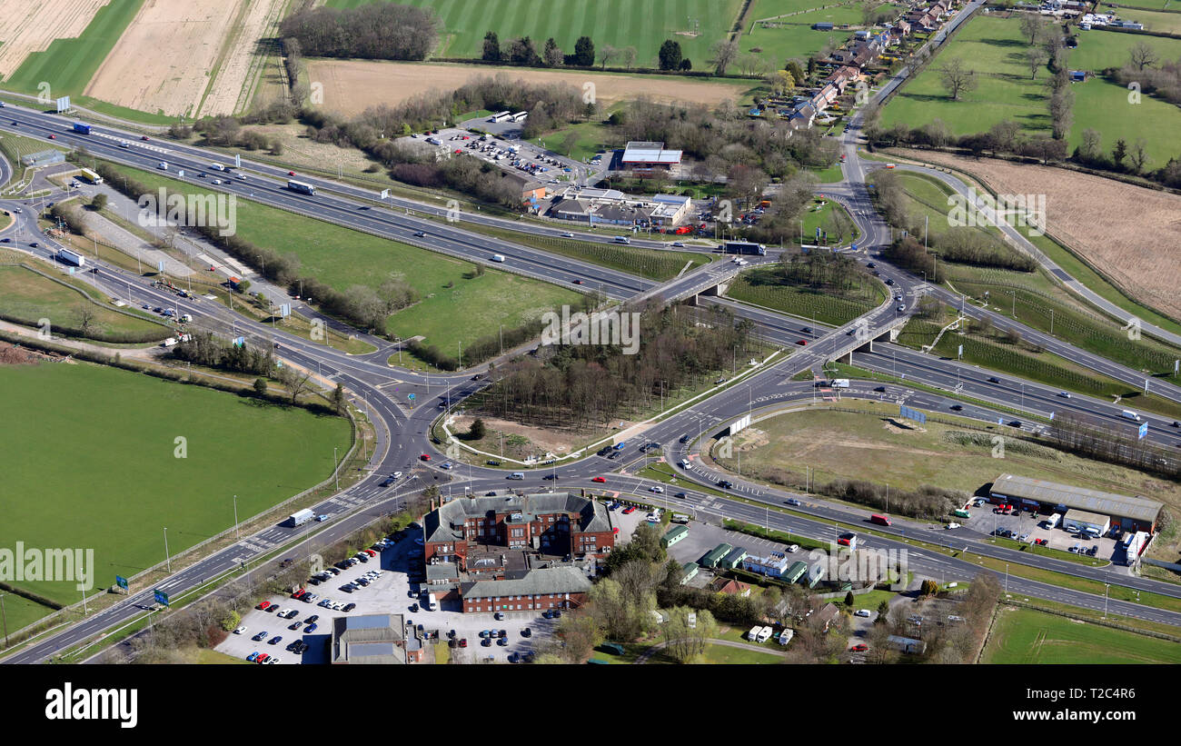 Luftaufnahme von Scotch Corner Junction, wo die A1M die A66 Trunk Road, North Yorkshire Stockfoto