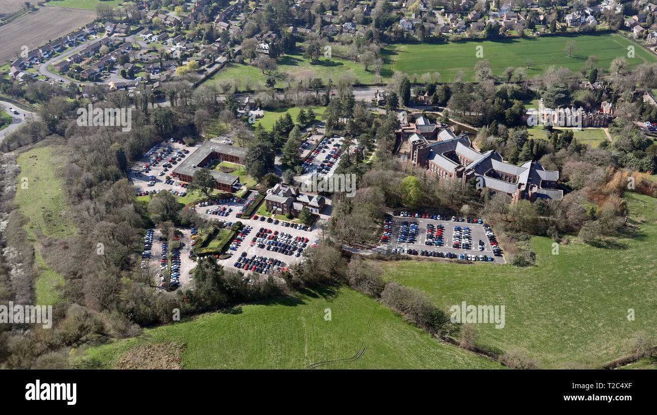 Luftaufnahme der Royal London House & Reflexionen Business Center, Wilmslow, Cheshire Stockfoto