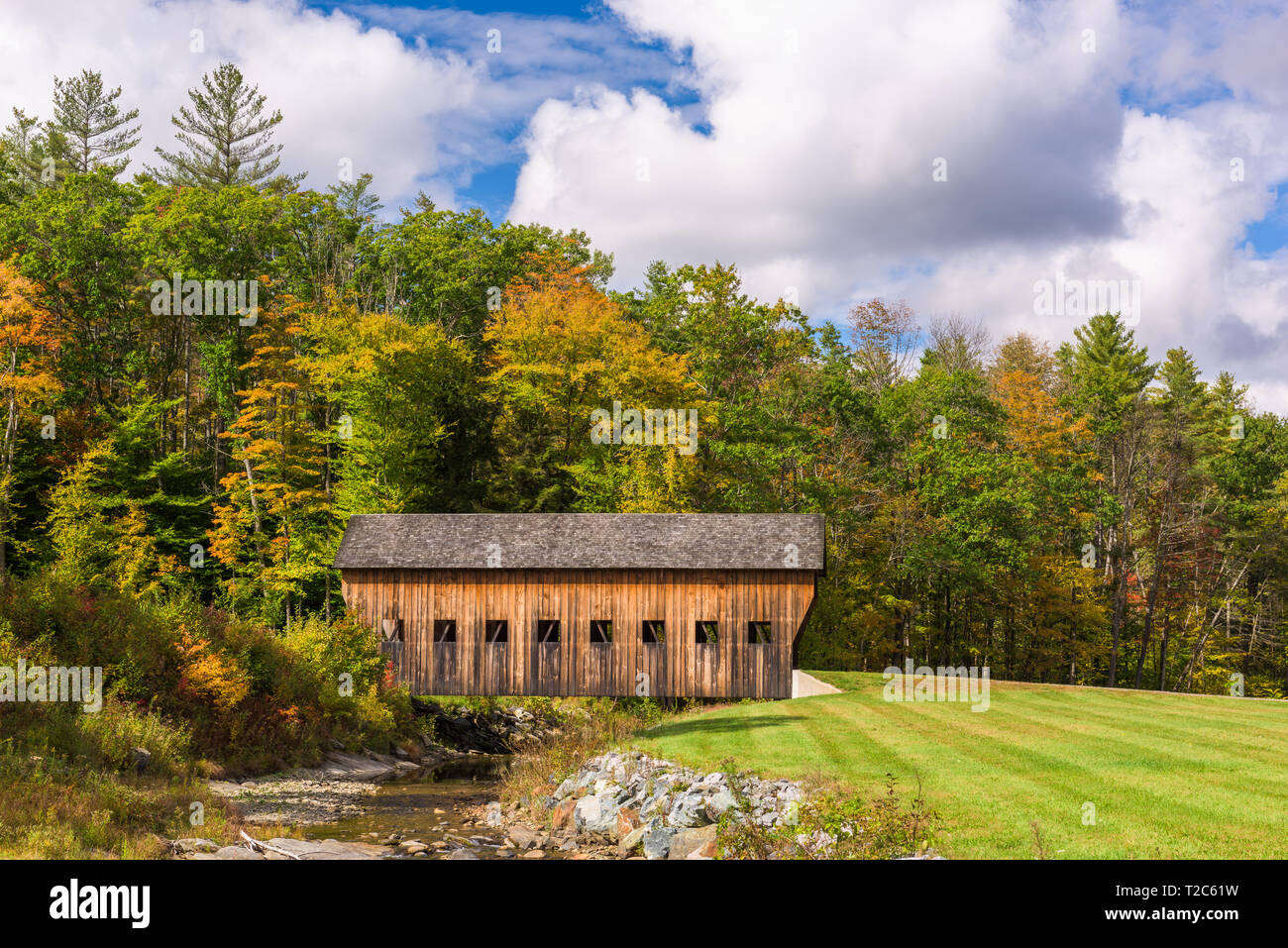 Alte Brücke in ländlichen Vermont, USA. Stockfoto