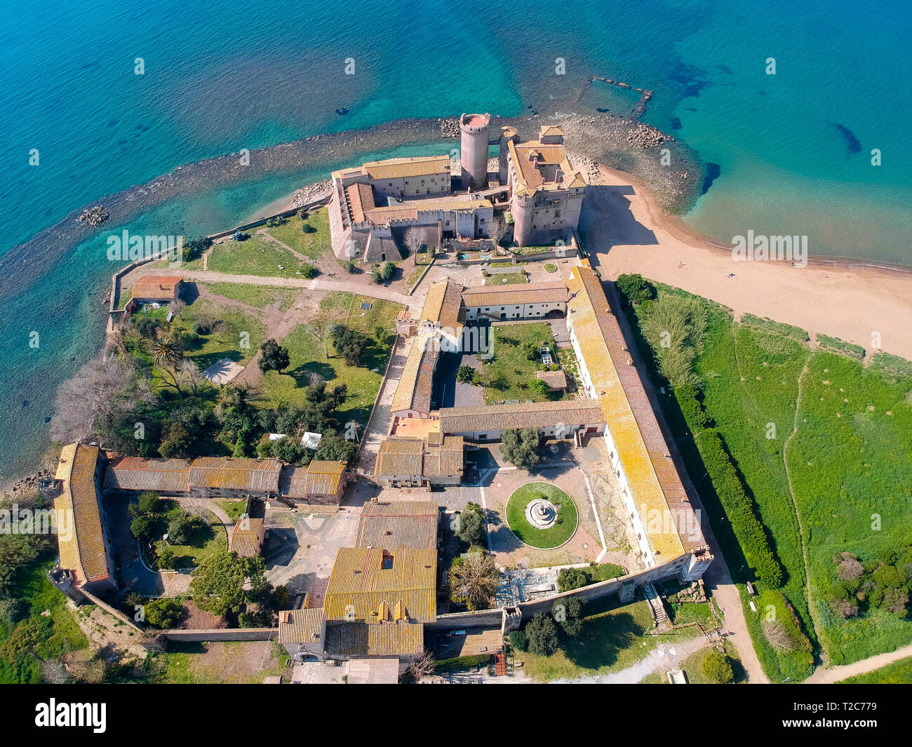 Luftaufnahme der Burg von Santa Severa, nördlich von Rom, Italien. Stockfoto
