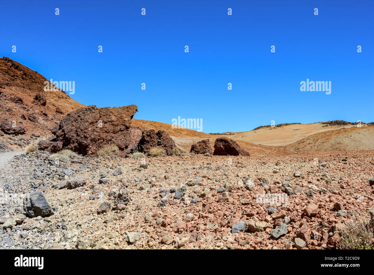 Wüstenähnliche Landschaft über den Wolken an den Hängen des Teide, Teneriffa, Kanarische Inseln, Spanien Stockfoto