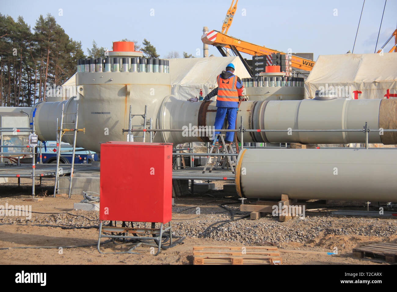 Lubmin, Deutschland. 26 Mär, 2019. Laufenden Bau der Nord Stream 2, Erdgas Pipeline vom russischen Wyborg in der Russischen Föderation nach Greifswald in Deutschland, ist in Lubmin, Deutschland, am 26. März 2019 gesehen. Quelle: Martin Weiser/CTK Photo/Alamy leben Nachrichten Stockfoto