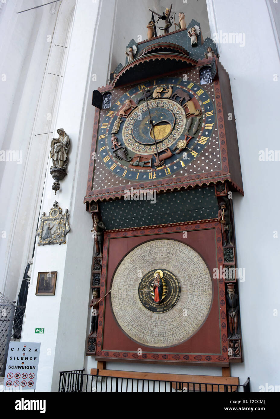 Danzig, Polen. 08 Juli, 2018. Die astronomische Uhr von Hans Düringer aus  Nürnberg (15. Jahrhundert) in der Kathedrale Basilika der Himmelfahrt der  Jungfrau Maria in Danzig. St. Marien ist die größte Backsteinkirche