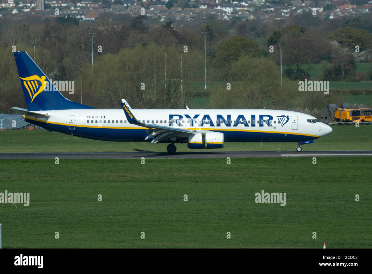 Ryanair ist die neueste Fluggesellschaft, die den Betrieb vom expandierenden Flughafen Essex aus aufgenommen hat. Flüge nach Alicante und Palma de Mallorca (Spanien), Kosice (Slowakei) und Dublin werden voraussichtlich am 2. April und September stattfinden. Um die ersten Flüge zu erleichtern, sind zwei Ryanair Boeing 737 für die Routen des folgenden Tages angekommen Stockfoto