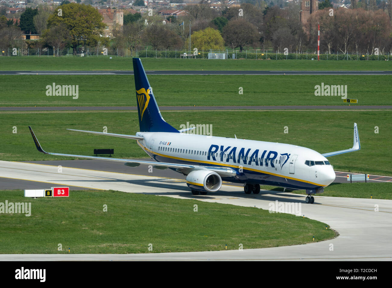 Ryanair ist die neueste Fluggesellschaft, die den Betrieb vom expandierenden Flughafen Essex aus aufgenommen hat. Flüge nach Alicante und Palma de Mallorca (Spanien), Kosice (Slowakei) und Dublin werden voraussichtlich am 2. April und September stattfinden. Um die ersten Flüge zu erleichtern, sind zwei Ryanair Boeing 737 für die Routen des folgenden Tages angekommen Stockfoto