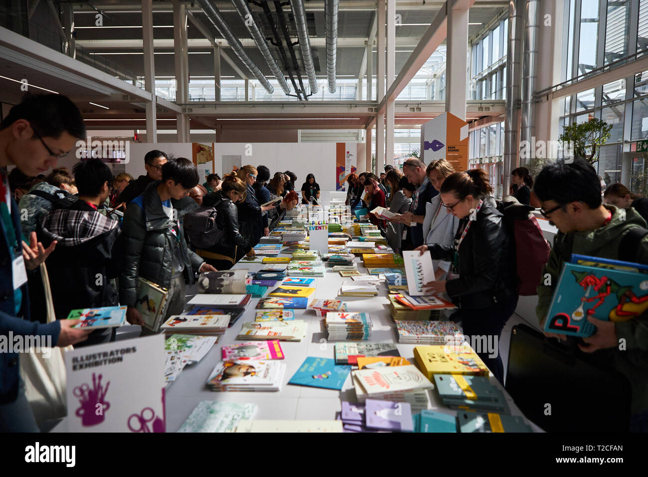 Bologna, Italien. 1. April 2019. Aussicht von der Bologna Kinderbuchmesse öffnung Tag bei Fiera District in Bologna, Italien. Credit: Massimiliano Donati/Erwachen/Alamy leben Nachrichten Stockfoto