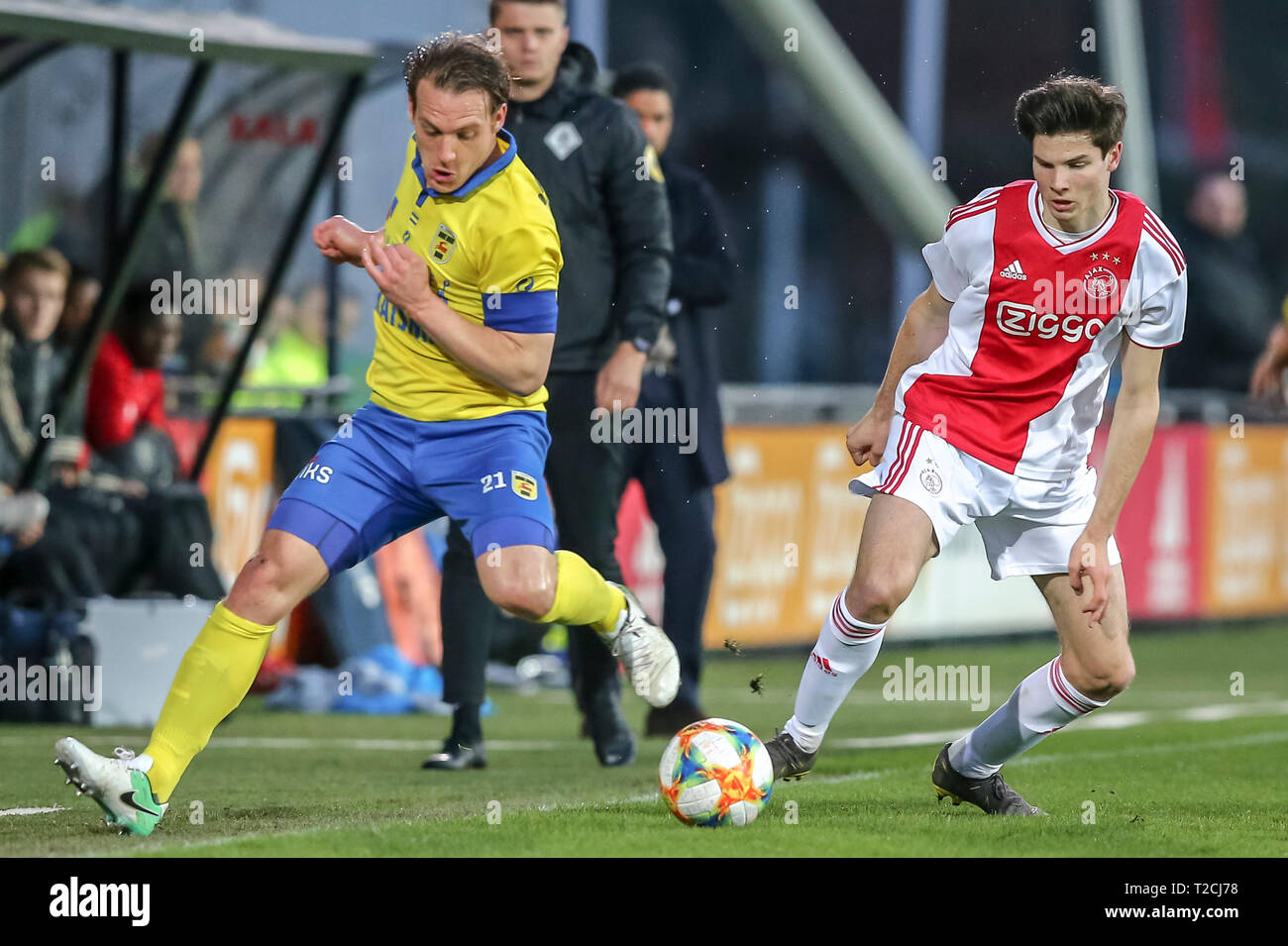 AMSTERDAM, 01-04-2019, Sportpark De Toekomst, Keuken Kampioen Divisie, Jong Ajax - Cambuur, Saison 2018 / 2019, cambuur Spieler Robert Schilder (l) Jong Ajax-player Jurgen Ekkelenkamp (r) während des Spiels Jong Ajax - cambuur Stockfoto