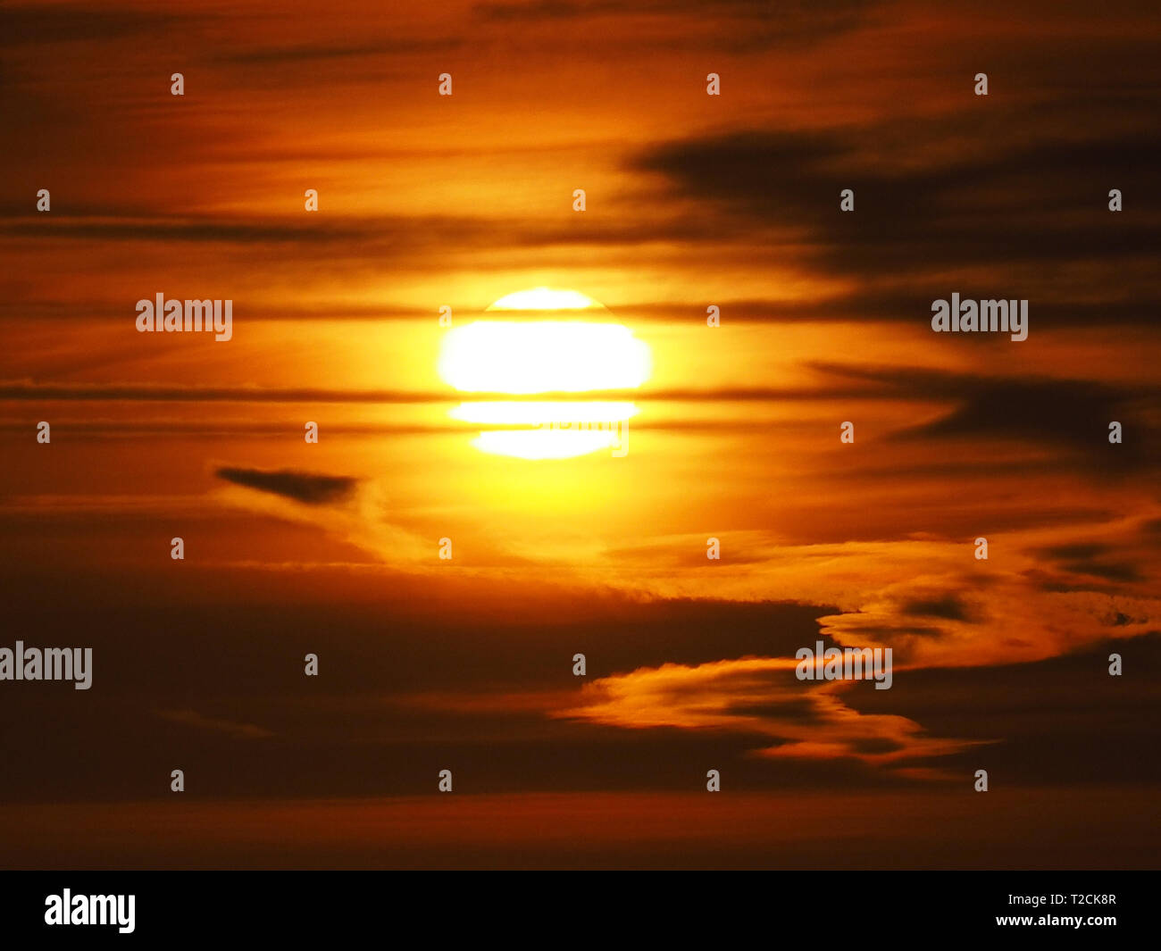 Barton Hills, Bedfordshire, Großbritannien. 1. Apr 2019. Wunderschöne ersten Sonnenuntergang von April über Barton Hills Nature Reserve in Bedfordshire, England, UK. Credit: Parmorama/Alamy leben Nachrichten Stockfoto
