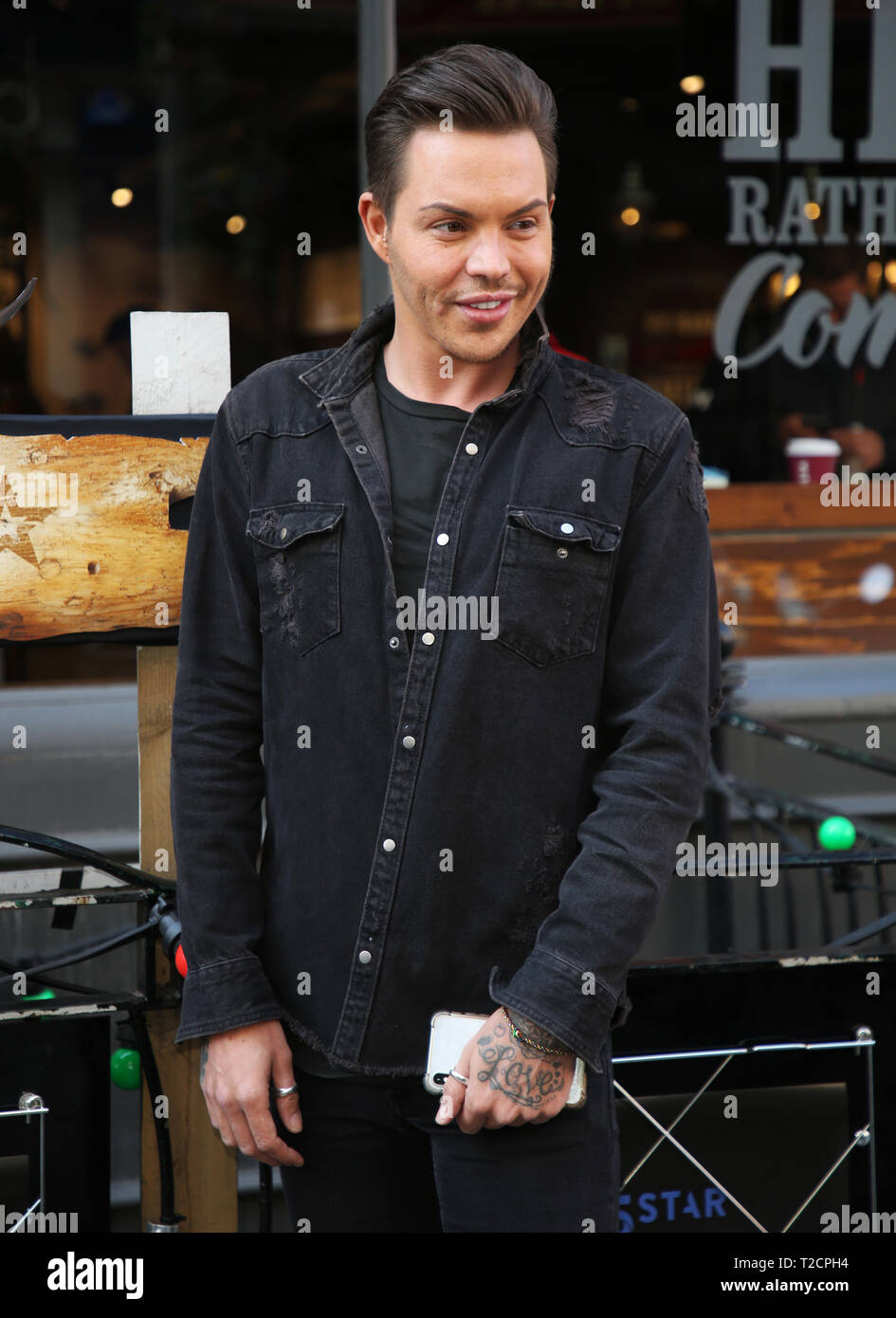 Bobby Norris bei 5 Sternen Celebs auf dem Bauernhof Photocall in London Stockfoto