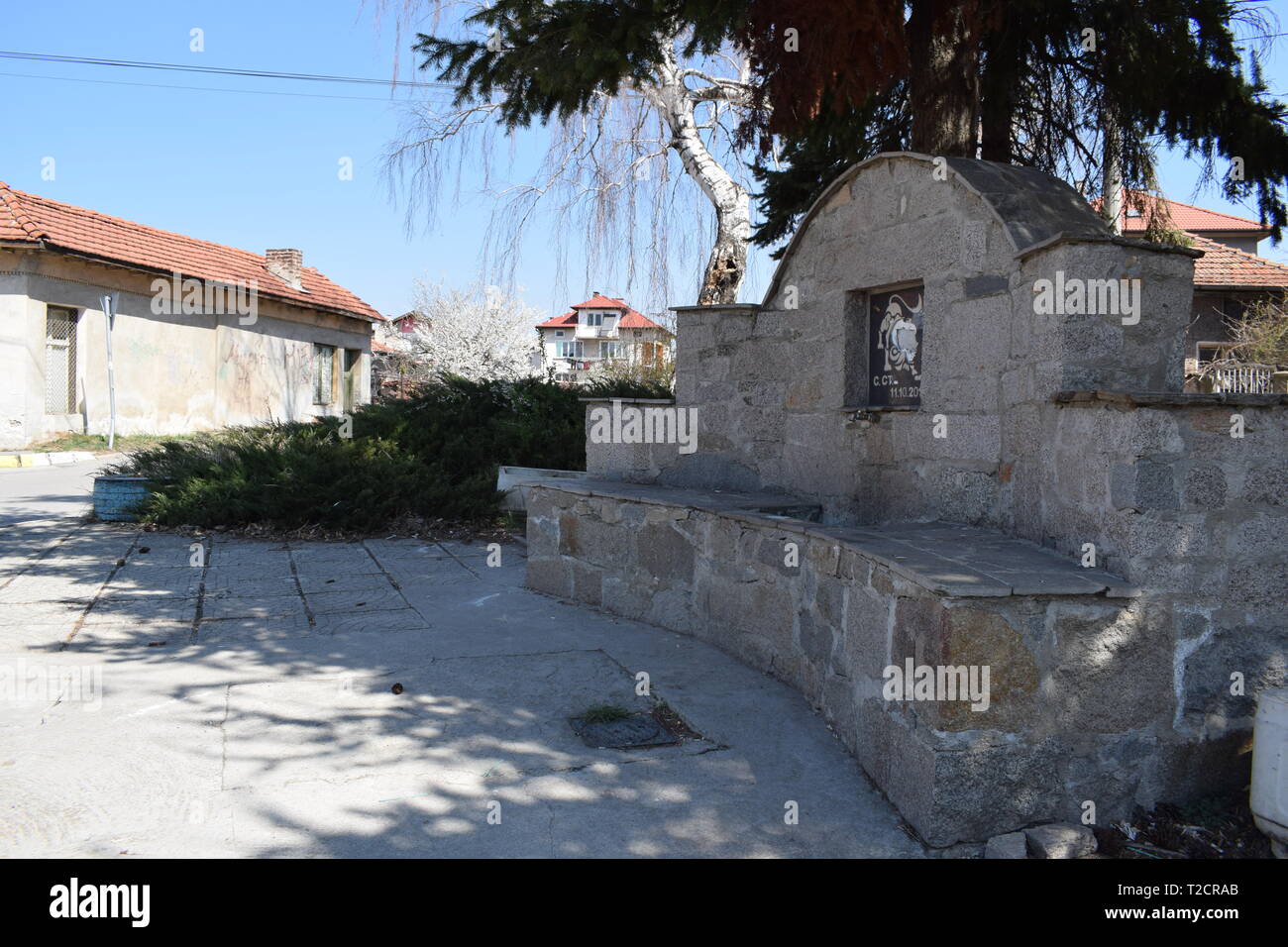 Steinbrunnen Denkmal von einer Wohltätigkeitsorganisation gebaut Stockfoto