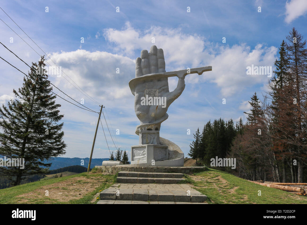 Pasul ciumarna hand Statue, die in der Bukowina, Rumänien. Stockfoto