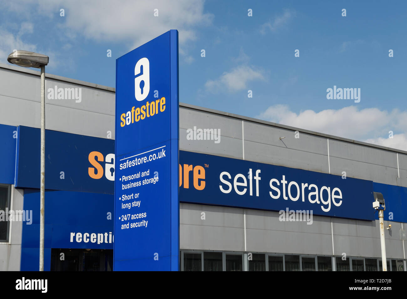 Äußere einer safestore Self Storage Unit in Harlow Essex UK Stockfoto
